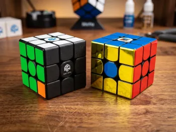 Frosted vs UV Coated Cubes: Choosing the Right Texture for Speedcubing