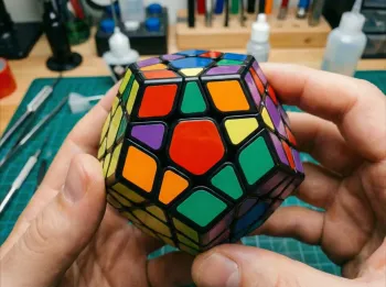 Resolvendo o Megaminx: Otimizando seu Puzzle de 12 Lados para Velocidade e Fluidez